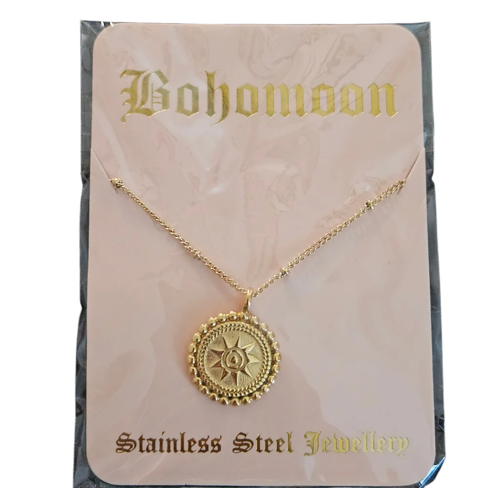 New 18k Gold Sun Pendant Necklace